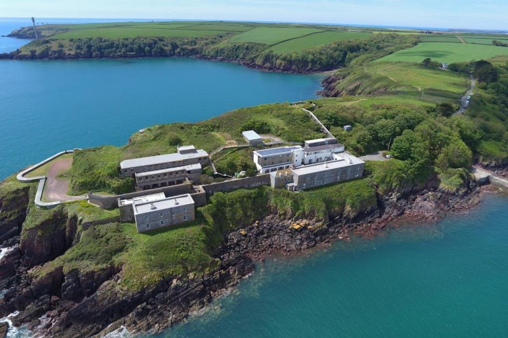 @BrightonUniGeo @BrightonEcology First year fieldtrip to FSC Dale Fort in Pembrokeshire, Wales - beautiful landscapes and fingers crossed good weather for the rest of the week! #geography #ecology