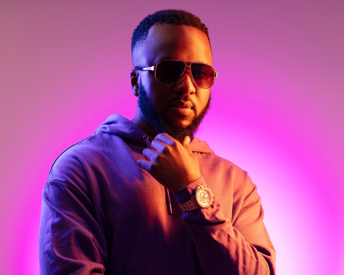 2am in Montecasino #MixedFeelings
🔗:lnk.fuga.com/mixedfeelings  by <a href="/DRAGGOFFICIAL/">DRAGG</a> 
Is out !!!! 

And guys you won't believe it ,DRAGG is totally blind . 

And he managed to deliver such an awesome masterpiece 🔥🔥🔥😭😭😭 wow !!