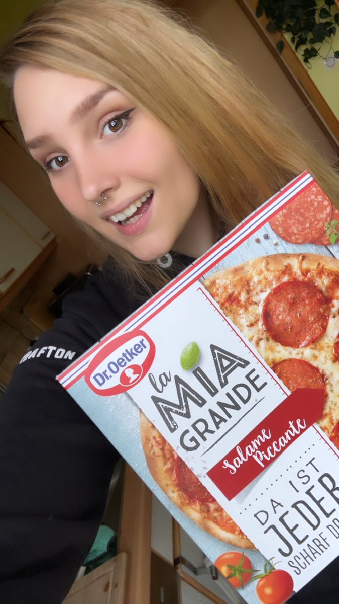SmashLunatic's tweet photo. Heute Abend um 18 Uhr gibts Pizza und Minecraft mit coolen Leuten!
@DrOetkerPizzaDE hat sich was cooles für euch einfallen lassen, also einschalten und genießen 🍕
https://t.co/NHq3JYhrTg
#PassionStream #TeamUp4Grande #LaMiaGrande #Werbung https://t.co/ZgnoH0KglL