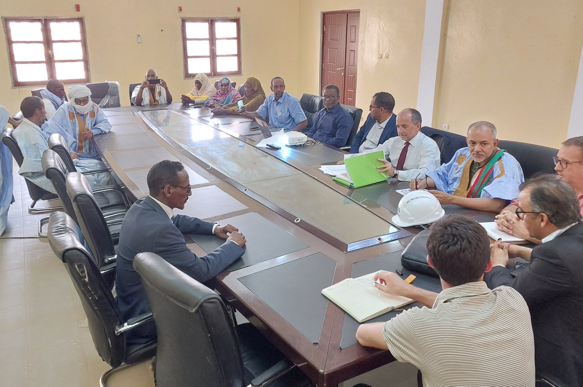 FranceenRIM's tweet photo. A l'occasion de sa mission dans l' #Assaba, l'ambassadeur de France a tenu avec le Maire de #Kiffa, M.Jemal Ould Keboud, une réunion de présentation du projet de coopération dans le secteur de l'eau et de l'assainissement entre @Montpellier3m et #Kiffa.
🇨🇵🤝🏽🇲🇷
#Mauritanie https://t.co/lvVp8LvbVt