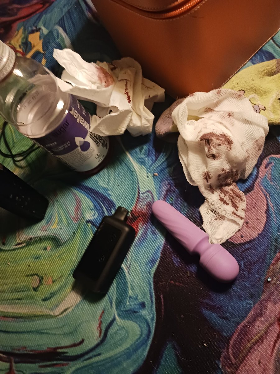 Ballsboy4eva's tweet photo. TW BLOOD
the essentials by my bed https://t.co/RkK4xQuQuS