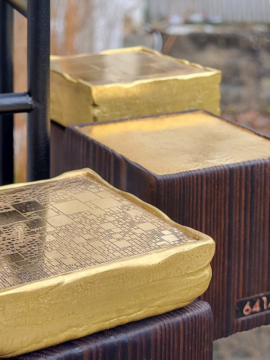 It was an honor to be invited to the 2nd #BitcoinForum. Thank you very much for the many nice conversations and encounters. I was given the opportunity to present my sculpture, which documents the personal Bitcoin journey of <a href="/VR_BayernMitte/">Volksbank Raiffeisenbank Bayern Mitte</a> over the last four years.