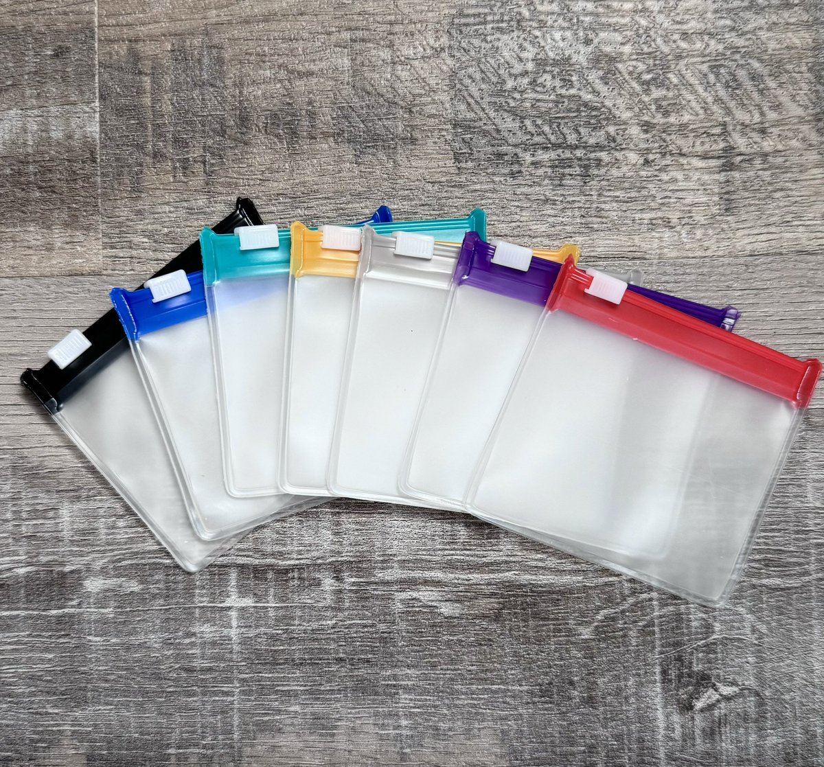 Do you like to travel? These Little Zippered Pouches may come in handy - you can even use them around the house. Find all the info on my blog. 
#creatingme #travel #travelling #packingtips #craftstorage #organization #organizedhome

creatingme.net/2024/04/16/lit…