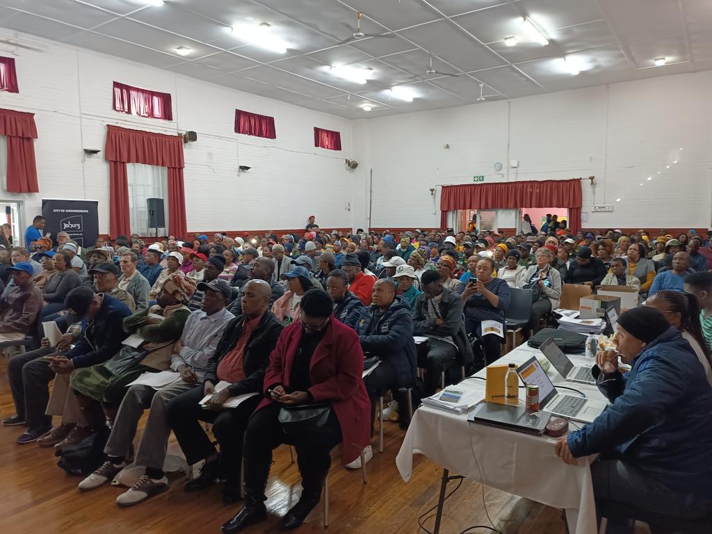 Good Day Jozi
Today we are at Jabula Recreation Centre for our Region E IDP presentation with the Speaker of Council, MMC's and Cllrs in the City of Joburg. 

This year's IDP is referred to as the People's Plan. We're here to engage the community and note their critical inputs.
