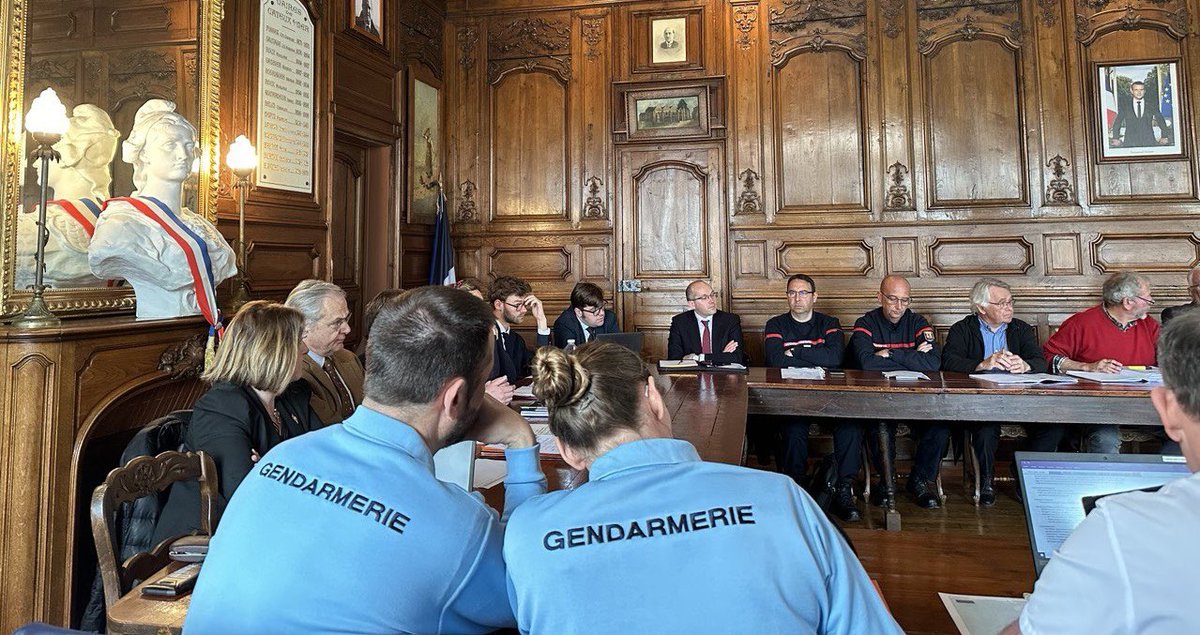 J’ai répondu ce matin à l’invitation du préfet de la #Somme au sujet de la sécurisation du littoral, dans le cadre de la lutte contre l’immigration clandestine. Le durcissement des contrôles dans le Nord-Pas-de-Calais a entraîné une augmentation des tentatives de départ vers