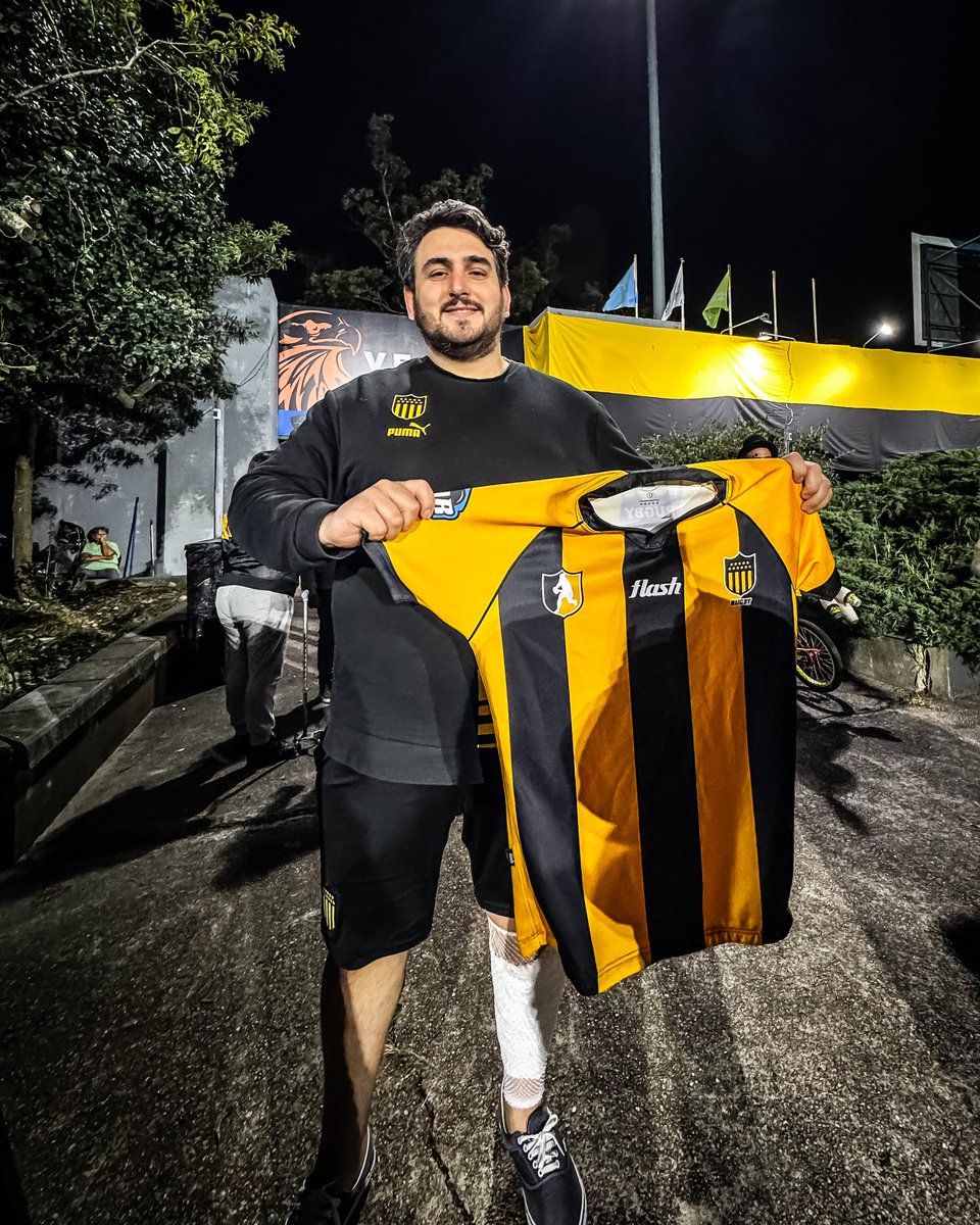 El ganador de la 👕 Andrés Vázquez se quedó con la camiseta del Bi-Campeón 🟡⚫️