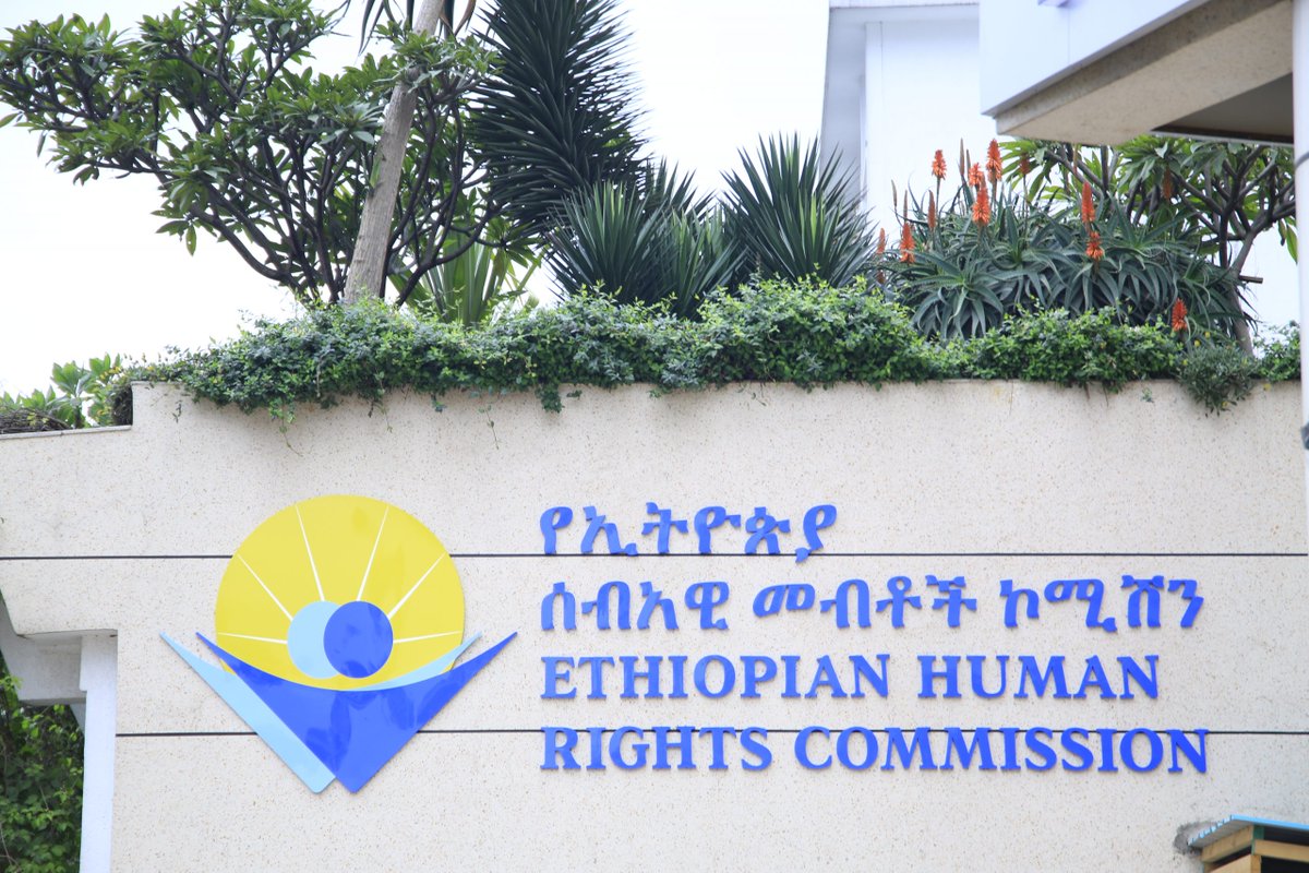 የሰብዓዊ መብቶች ኮሚሽን @EthioHRC ለሴቶችና ሕፃናት መብት ኮሚሽነርነት፤ በዕድሜ ከ35 በላይ ሆና የፖለቲካ ድርጅት አባል ያልሆነች፣ የመብት ተቆርቋሪነትና የሙያ ብቃት አላት ብለው የሚያምኗትን ኢትዮጵያዊት እስከ ሚያዚያ 22 መጠቆም እንደሚቻል ገለፀ