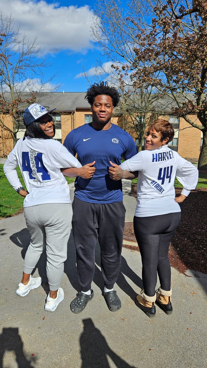 ZakiaJone's tweet photo. Life is about moments, don’t wait for them, create them . Momma will always be in attendance no matter the outcome 💙🤍 @JaylenHarvey_ ….#springgame #pennstate #weare #family #MomentsWithMaChaude https://t.co/fMD6RIhsqX