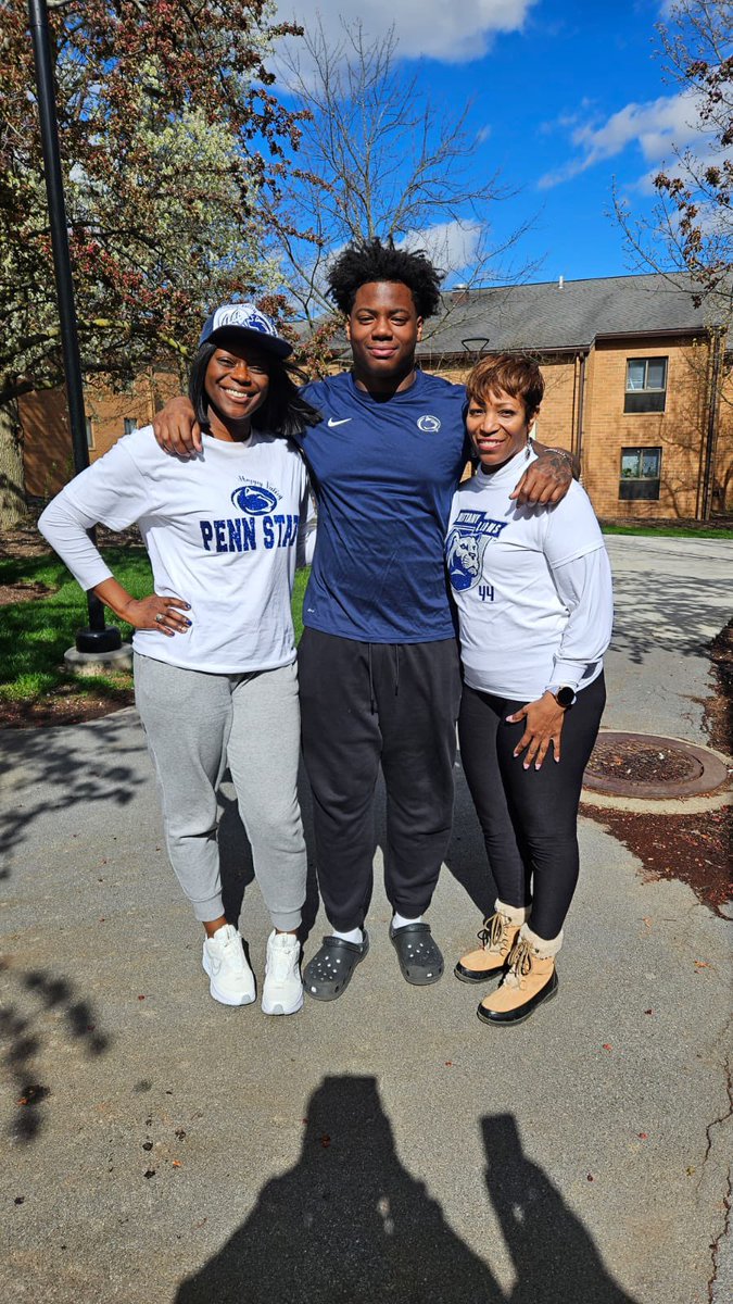 ZakiaJone's tweet photo. Life is about moments, don’t wait for them, create them . Momma will always be in attendance no matter the outcome 💙🤍 @JaylenHarvey_ ….#springgame #pennstate #weare #family #MomentsWithMaChaude https://t.co/fMD6RIhsqX