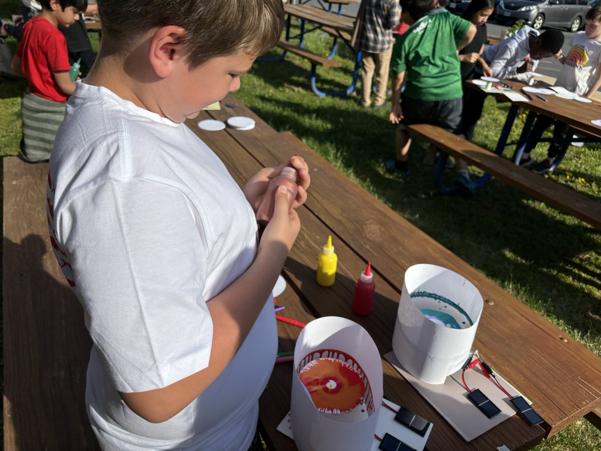 SCPSchools's tweet photo. ☀️ @Madison_EI & @SunTribeSolar teamed up with Ms. Byers' @fesnva art class for a solar-powered spin art activity! Students explored career paths & experimented with centripetal & centrifugal force, merging art & science. #StaffordSchoolsWBL #ElevateStafford #ElevatePartners https://t.co/SDJ27HRr8V