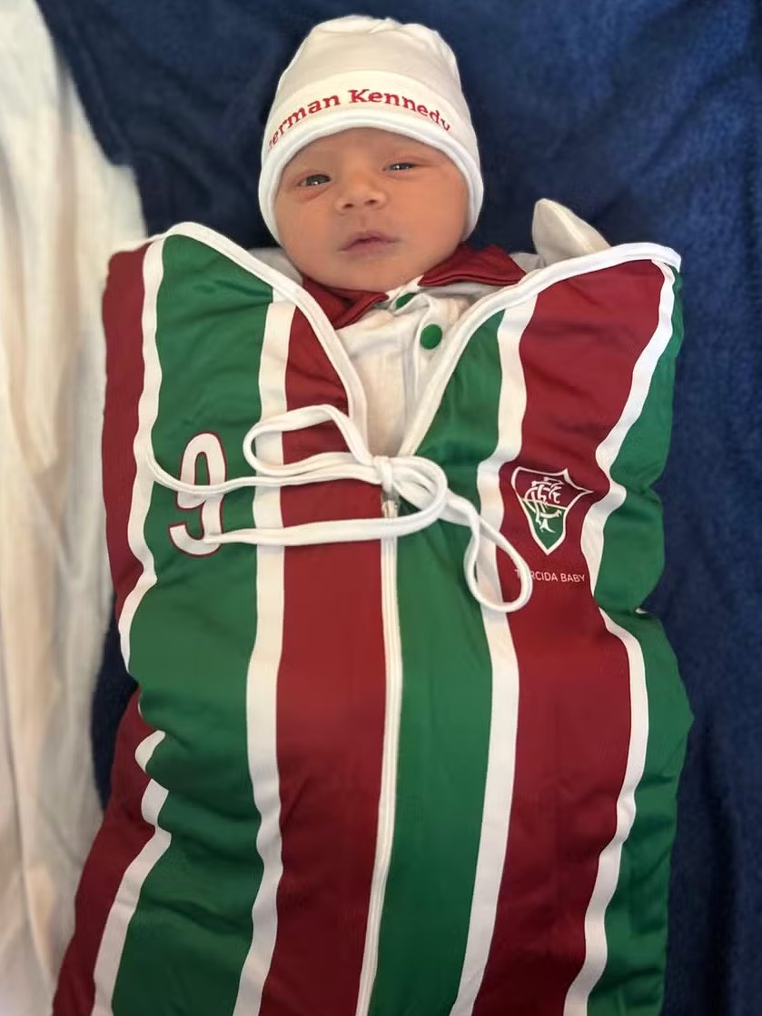 geglobo's tweet photo. ➡️ Germán Kennedy ⬅️

Bebê é batizado com nome em homenagem a ídolos do Fluminense

Como seria o do seu filho misturando nomes de jogadores?

👉 https://t.co/7YI8oCCUeI