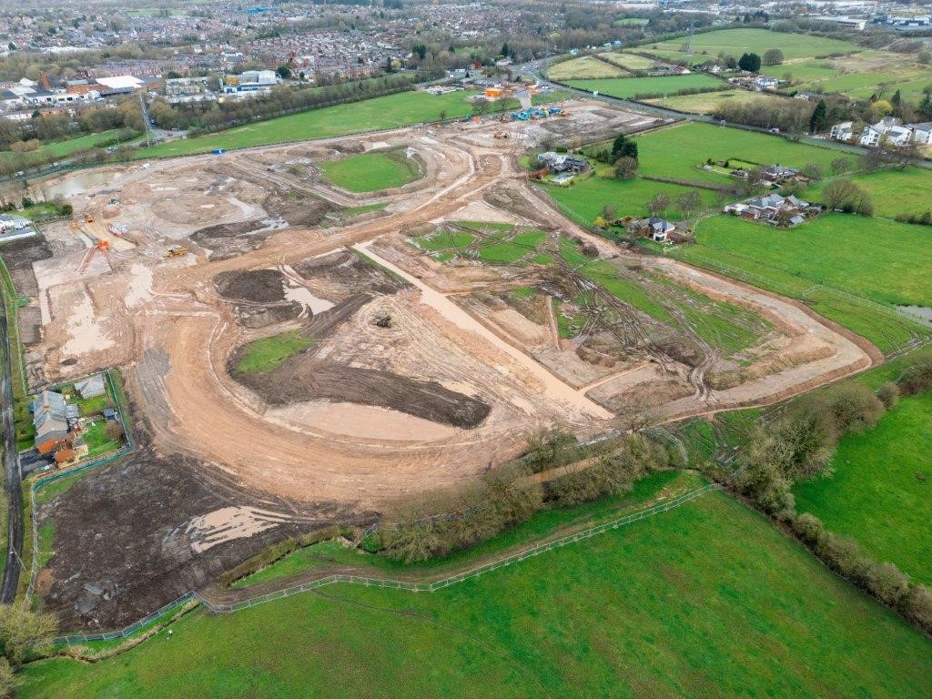 📸 An aerial shot over Farington as work takes place to create our new high-quality professional and community cricket facility, in the heart of Lancashire. We'll keep you updated with developments on-site throughout the year! 👷‍♂️ 🌹 #RedRoseTogether | @LancashireCC