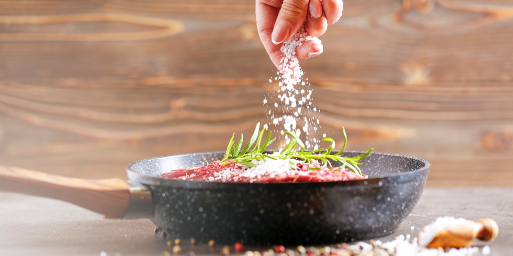 Excess salt intake is associated with up to 30 percent of cardiovascular disease deaths, according to a new study among low-income residents in the Southern U.S. It calls for more salt reduction strategies. go.nih.gov/xjR6mhm @JAMANetworkOpen