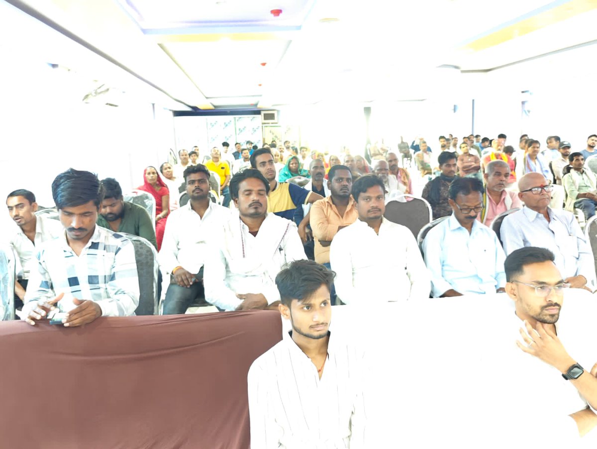 im_arun_patel04's tweet image. आज लोक जनशक्ति पार्टी (रा.) सीतामढ़ी की ओर से एनडीए प्रत्याशी आदरणीय श्री देवेश चंद्र ठाकुर जी का स्वागत सम्मान समारोह होटल श्री इंटरनेशनल के सभागार में सभी लोजपा (रा.) के सिपाही गण ने सम्मानित एवं संबोधन किया।।
@iChiragPaswan @NitishKumar @narendramodi @Jduonline @BJP4Bihar