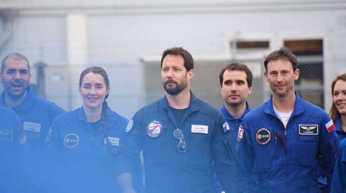 Thom_astro's tweet photo. Plus d’astronautes à bord d’un avion que de la station ! 🧑🏻🚀C’est aujourd’hui chez Novespace 🛫🛬que beaucoup de mes jeunes collègues découvraient la sensation de flotter pour la première fois, à bord de l’Airbus 310 ZeroG… quelle responsabilité d’être aux commandes 😅! Tout le monde était aussi à l’aise en impesanteur que s’ils étaient tombés dedans quand ils étaient petits 😌. Bravo à tous !
#esa #ESA84 #microgravity #ParabolicESA #Novespace #AirZeroG #ZeroG
@esa @esaspaceflight @JAXA_en @AusSpaceAgency @ESAstro_trainer @Soph_astro @iamfivetoes @astro_matthias @Astro_Pablo_A @astro_rosmary @Raph_Astro @astro_slawosz @AussieAstroKat @Astro_Alex @AirZeroG
©️Christophe Minetti