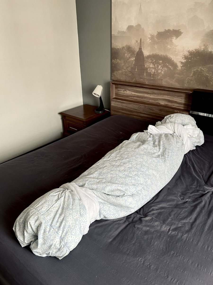 MyLastWordsLife's tweet photo. Renting an Airbnb in Thailand and we decided to make a practical joke. Here’s our complain from our host 🤣🤣 https://t.co/FHdNTLDzsq