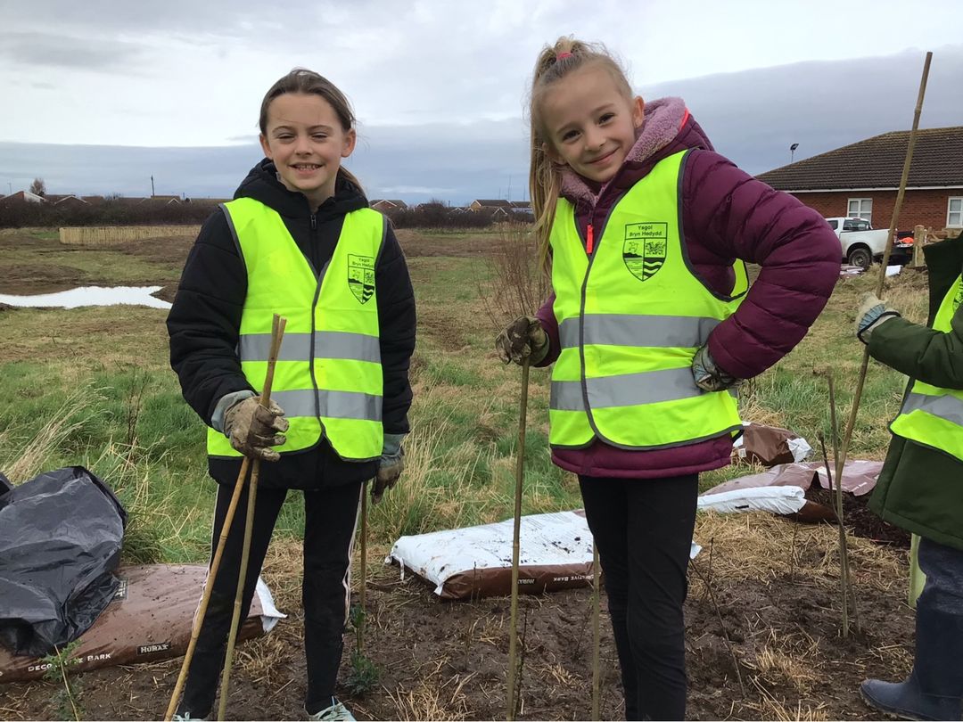 Ysgol Bryn Hedydd have been putting the Hi-Vis' we donated to good use!   Drop us a DM to have a chat with us about your future role in education!  #UKeducationjobs #EducationRecruiter #SupplyTeacherUK #ECTJobs #SchoolsUK #TeachingAssistantJobs #NorthWalesJobs #ChesterJobs