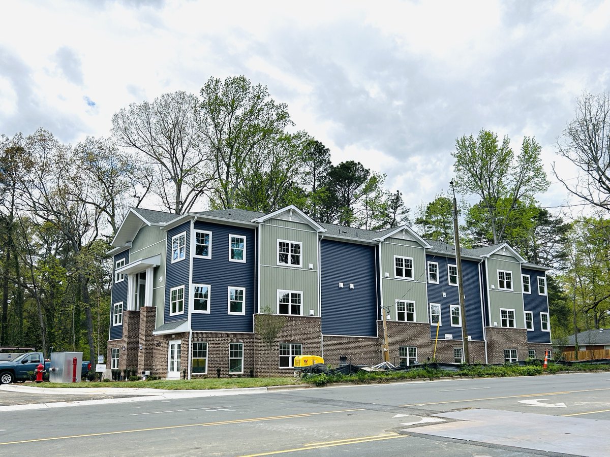 Bryan Place, a new #supportivehousing development, is now open! It will provide homes to 16 families in #Durham, NC. 

We were honored to have Durham Mayor @Leofordurham join us at the grand opening event.