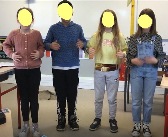 MissionMaths14's tweet photo. #semainedesmaths#MissionMaths14#. A Cormolain, on fait des mathématiques en musique ! On code et on décode des fractions ! Bravo pour ce défi réussi ! 👍👏🔢🪘 https://t.co/F9W13iQcFK