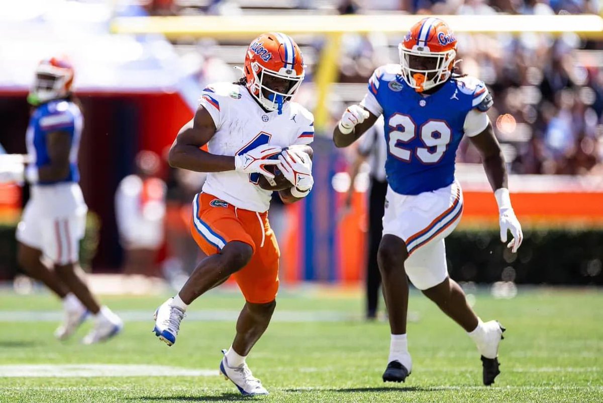 Congratulations to our guy @Jaden__Robinson for consistently getting It done on and off the field! He’s been recognized for his academic excellence as well as being given the “Head Hunter” award by @GatorsFB