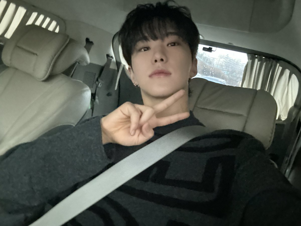 Lets go dah mau kemana aja aku mah ikut kalo diajak pergi dia 
.
.
.
#csd #caratselcaday #seventeen #hoshi #soonyeong #호시 #새븐틴
<a href="/pledis_17/">세븐틴(SEVENTEEN)</a>