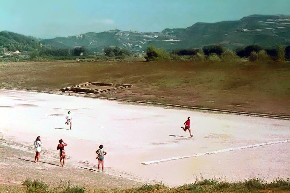 @MichaelSadgrove I treasure my visit to Olympia as a Classics u/grad very nearly 40yrs ago, 1984 @BSAthens SummerSchool. Other than one for a brief flat share 1987, haven’t seen any participants since, but can still name 4 of 5 here. Gareth leads Fergus home, cheered by Sophie, Catherine, and ?