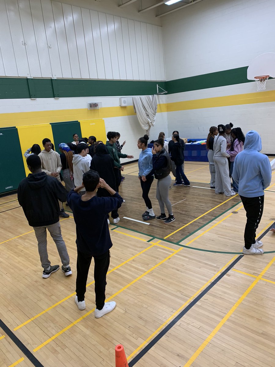 MrDLeca's tweet photo. MissSteppers Club and Grade 11 Leadership Class connecting with @gyallivant - fun team building and leadership activities! @PeelSchools @CentralPeel1 https://t.co/faz8TYfl1o