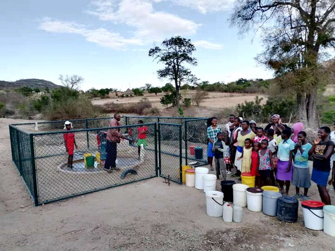 🌟 Exciting News! 🌟 The Government of Zimbabwe and the Government of the People's Republic of China have reached a significant agreement! Under the Cyclone Idai Recovery Project, 300 boreholes will be drilled across Manicaland, Masvingo, Mashonaland East, and Midlands