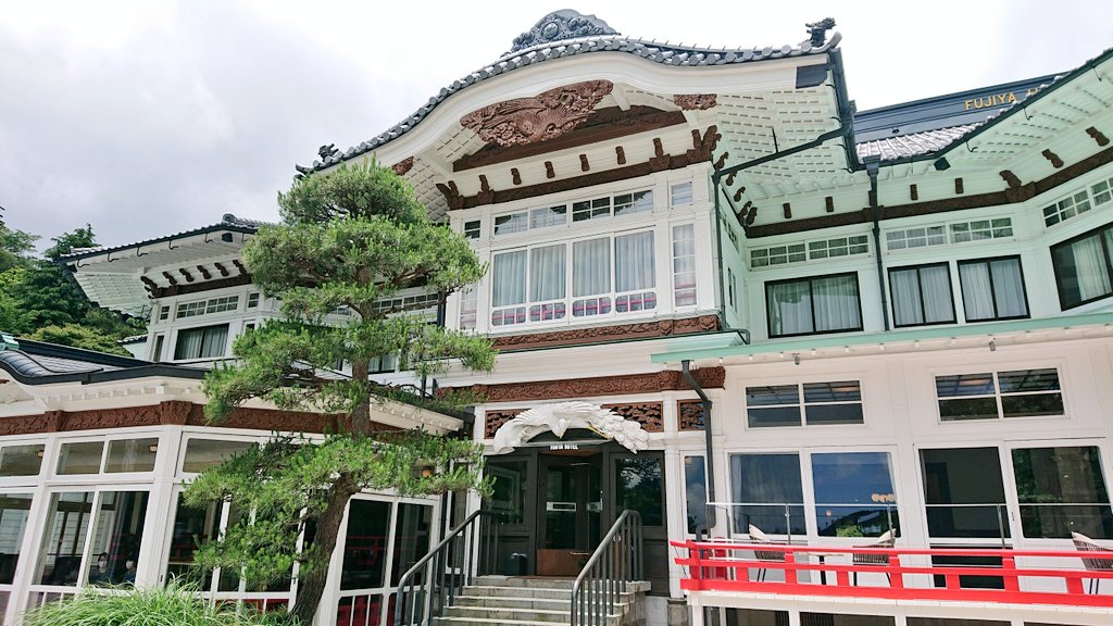 matatabilabo's tweet photo. こんばんは。本日はチャップリンデーなので喜劇王が泊まったクラシックホテルを紹介🎩
奈良ホテル
帝国ホテル（旧）
ホテルニューグランド
富士屋ホテル
ちなみに富士屋ホテルの本館5号室（改修前は45号室）ヒストリックジュニアスイートはチャップリンルームとして名付けられていて今も宿泊出来ます。 https://t.co/jZ68ghpIUd