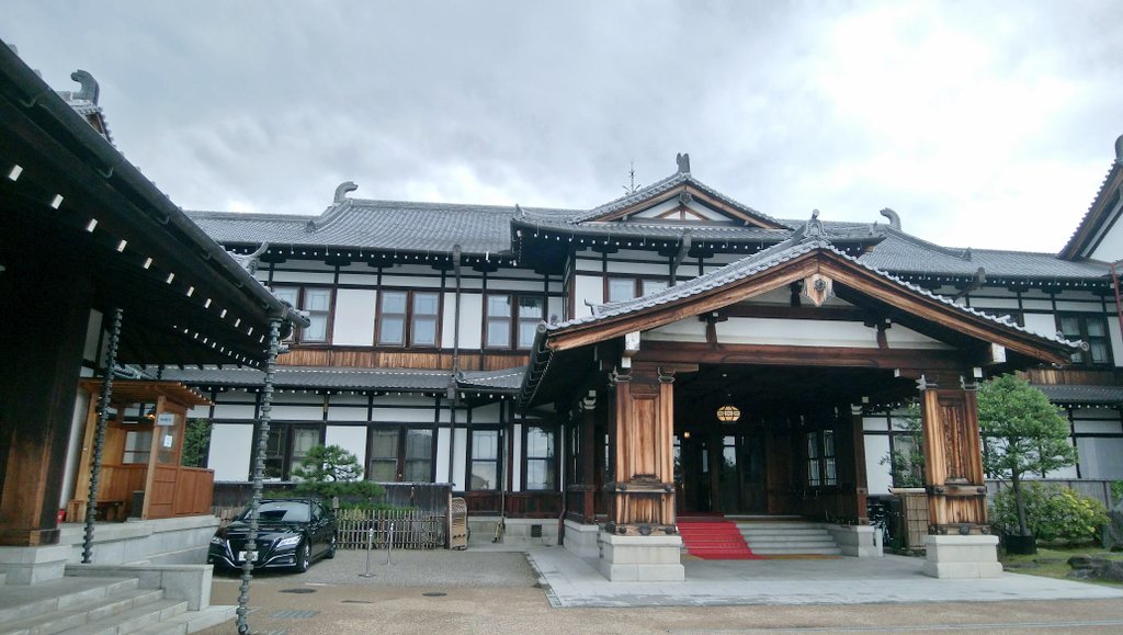 matatabilabo's tweet photo. こんばんは。本日はチャップリンデーなので喜劇王が泊まったクラシックホテルを紹介🎩
奈良ホテル
帝国ホテル（旧）
ホテルニューグランド
富士屋ホテル
ちなみに富士屋ホテルの本館5号室（改修前は45号室）ヒストリックジュニアスイートはチャップリンルームとして名付けられていて今も宿泊出来ます。 https://t.co/jZ68ghpIUd