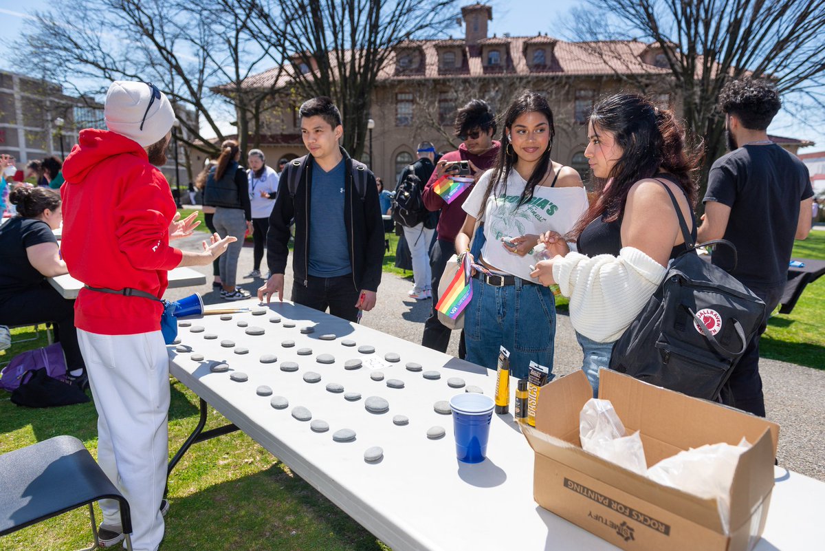 Yesterday's beautiful weather brought everyone onto the quad for the first events of Diversity Week, which included the Monday Mile with Pres. @frankhwu & Paint Your Pride, where students could express themselves by creating their own artworks.