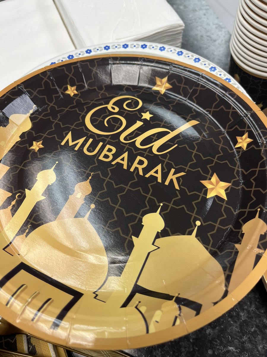 mxmmfscott's tweet photo. Feed for Eid at @pdubcav today! So nice to be welcomed back to visit so soon after internship! Thanks to Social Justice club for their hard work and all volunteers. so happy I got to witness the planning of this event. https://t.co/8FxcWcCIL4