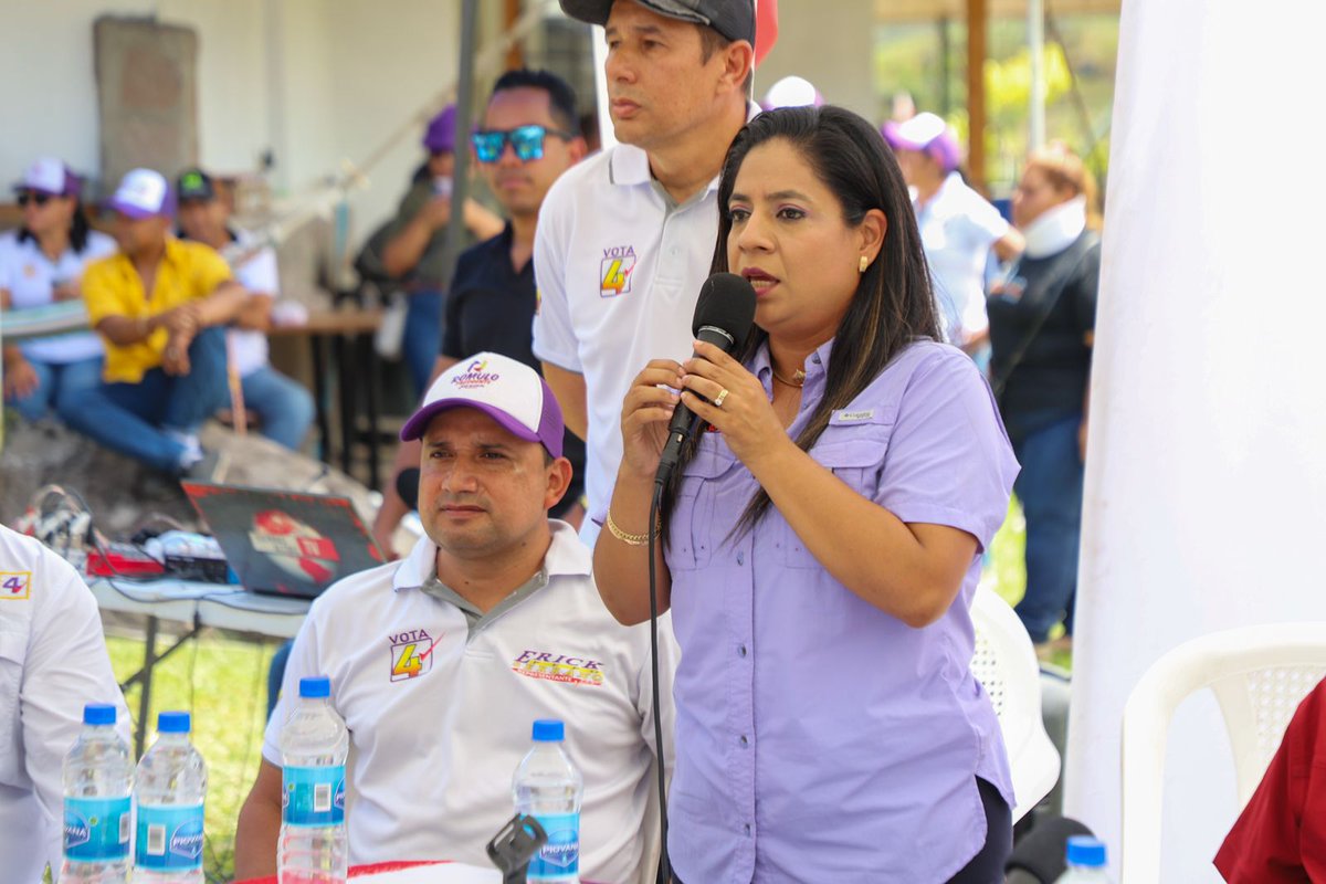 BlandonJose's tweet photo. Ayer estuve en Bugaba y Tierras Altas acompañando en actividades a nuestros dos candidatos a diputado en el Circuito 4-3: Ariana Coba y Ricardo Vigil, ambos abogados y parte de la generación de relevo en el Panameñismo. Seguro estoy que tendremos una curul panameñista por Bugaba en la próxima Asamblea #PorUnPanamaMejor #LoBuenoViene #Vota4