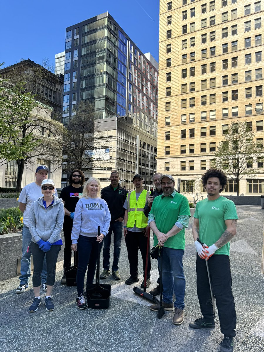 It’s officially Redd Up Week in #DowntownPittsburgh @pittsburghparks