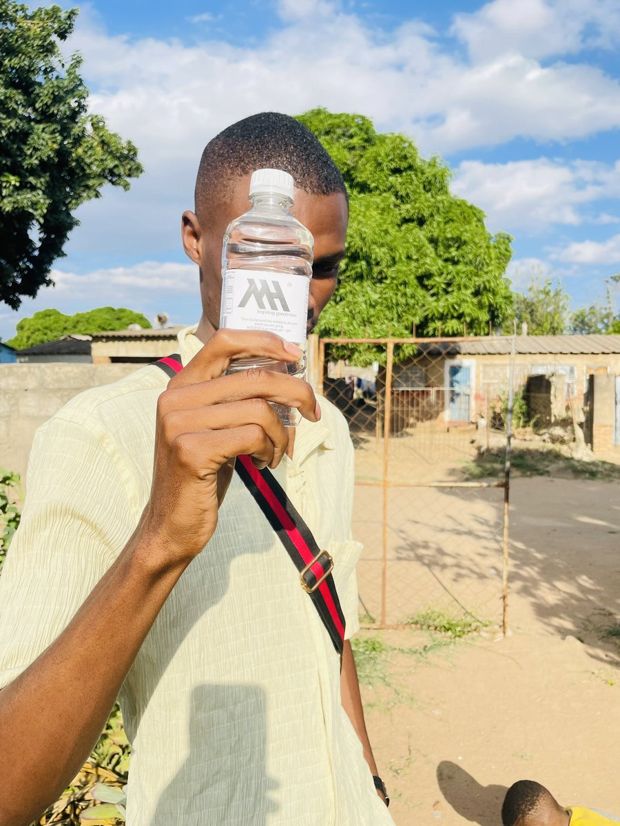 fishpapi95's tweet photo. @MudiwaHood Mukoma wangu item Iri ndaingoriona muchiri poster ndichitoshuwirao kumboritova haa Nhasi ndasangana naro . Imi wee ha pakabatwa basa . I 1 zvaro but haa ndotombonori dilutor ne boys rangu Pa Santa’s mu bucket tinakigwe tese haa.🙏
I greatness iyi. https://t.co/IpkLq27upu