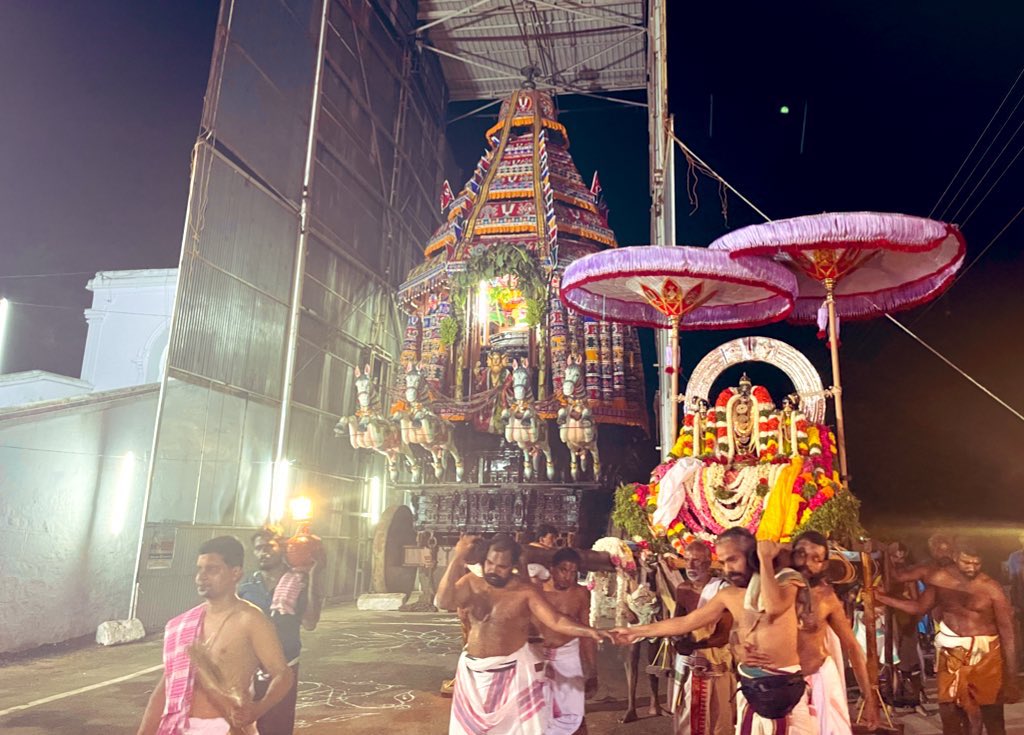VisitKurungudi's tweet photo. @bettercallragu திருக்குறுங்குடி பிரம்மோத்ஸவம் 2024 நாள் 9 (02-Apr-24) - அரையர் ப்ரணய கலக உத்ஸவம் &amp; சந்திர பிரபை

#thirukkurungudi #brahmotsavam2024 #Day9 #திருக்குறுங்குடி #tirukkurungudi #divyadesam 

VisitThirukkurungudi - https://t.co/gnlrTGmuWz https://t.co/fCfTM6XCll