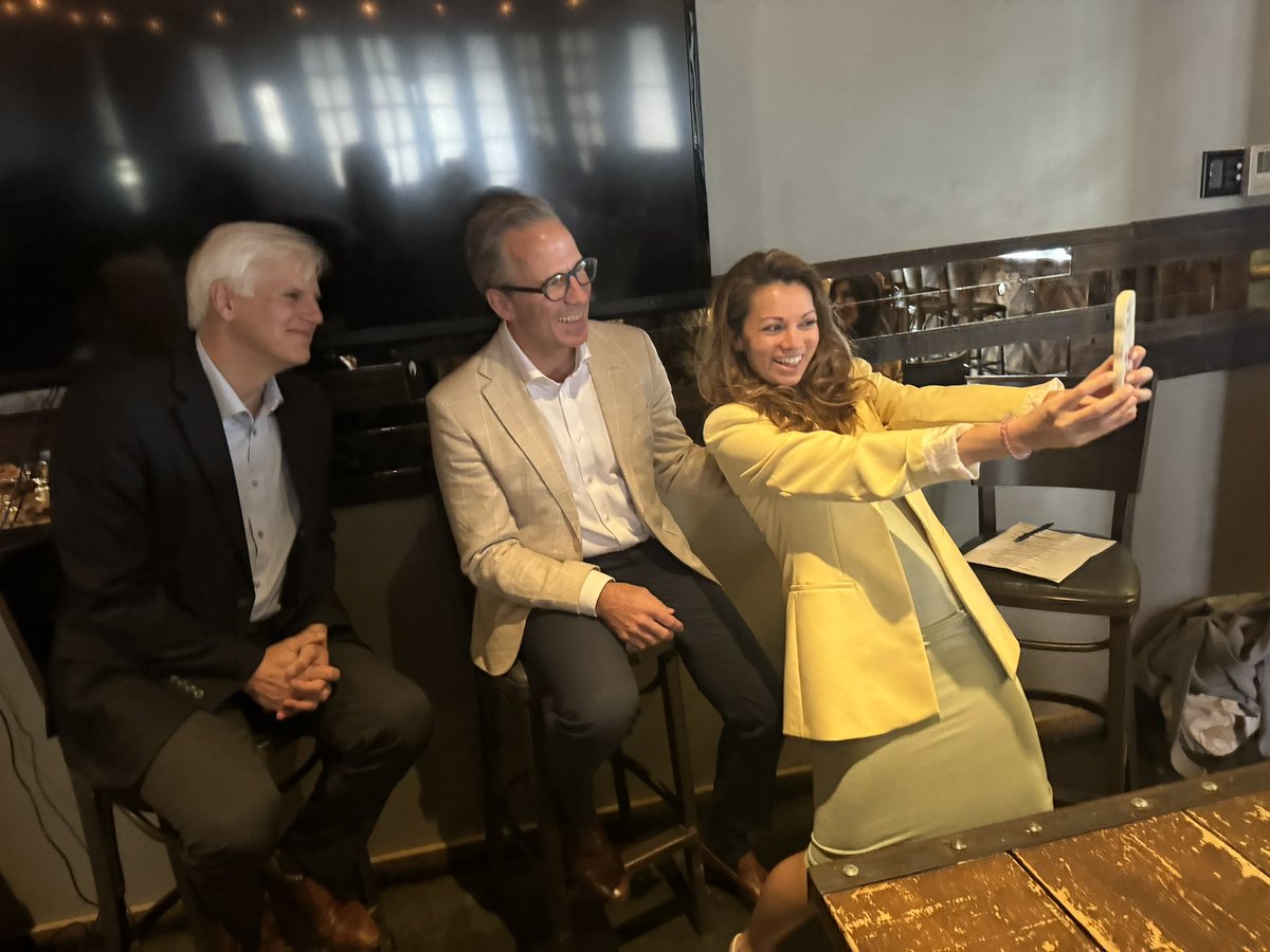 ipreeshagul's tweet photo. One of my weekend highlights- hanging out with these two and talking all things lung cancer: screening, advocacy, targeted therapy , ADCs and more. Thanks to all who joined! @lcrf_org @BrendonStilesMD @DrSteveMartin #lcsm #togetherseparately https://t.co/e6d6BXXVoY