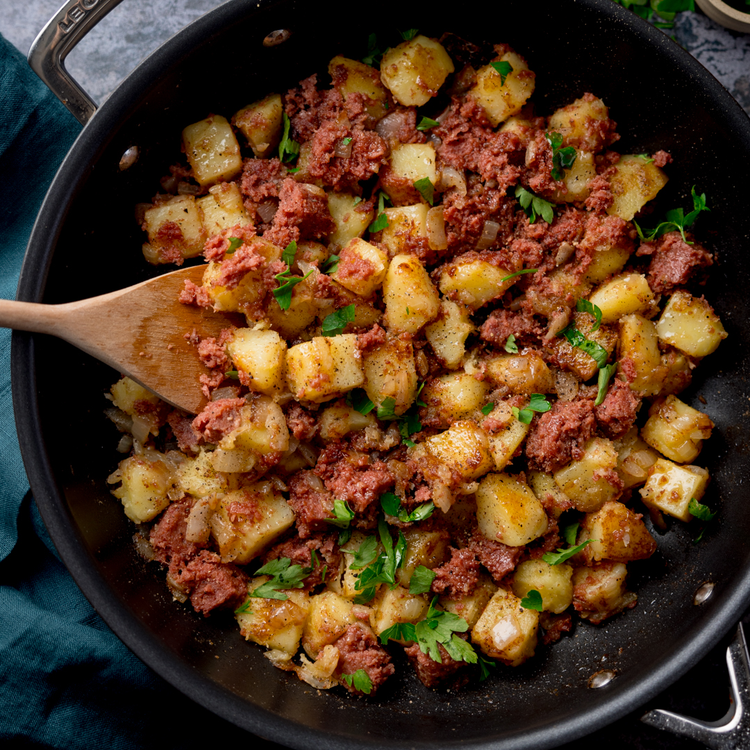 A beautiful concoction of fried chunks of corned beef with onions and potatoes. I love to serve this up for a hearty dinner with beans or fried egg (ok, both), but it also makes a fantastic breakfast! ⁠kitchensanctuary.com/corned-beef-ha… #kitchensanctuary #foodie #brunch
