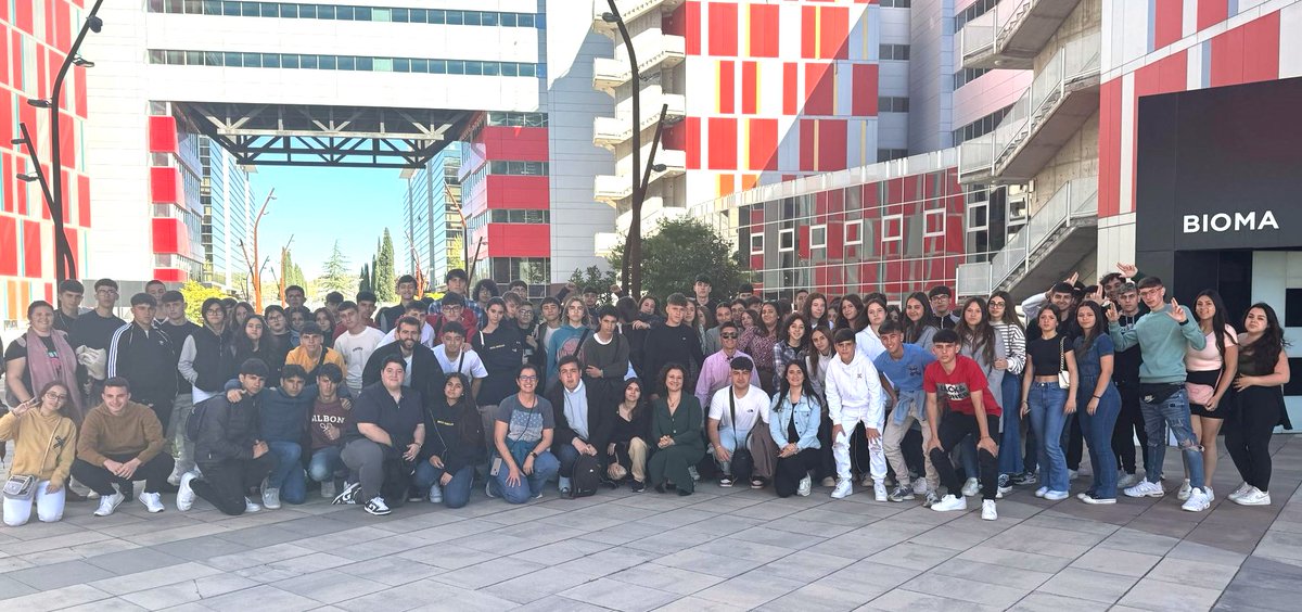 Nuestro taller de producción del #ATLAS2030 ya tiene nombre👉GEA ha sido el elegido por los estudiantes del @IESElenaGA que vinieron a nuestra sede a inaugurarlo Un símil entre la personificación mitológica de la Tierra 🌏y el montaje del #exoesqueleto que nos acompañará siempre