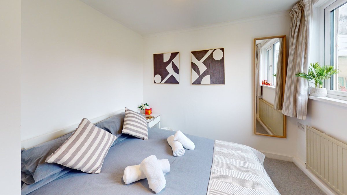 ChoiceCottages's tweet photo. NEW PROPERTY: Discover the charm of Cornwall at St Ives The Villa! 🌟 2 bedrooms, sleeps 5, close to beaches and local attractions. Features include a modern kitchen, living area with Smart TV, conservatory dining, and a garden BBQ area. Perfect for small families or groups. https://t.co/lBlXaaFJbG