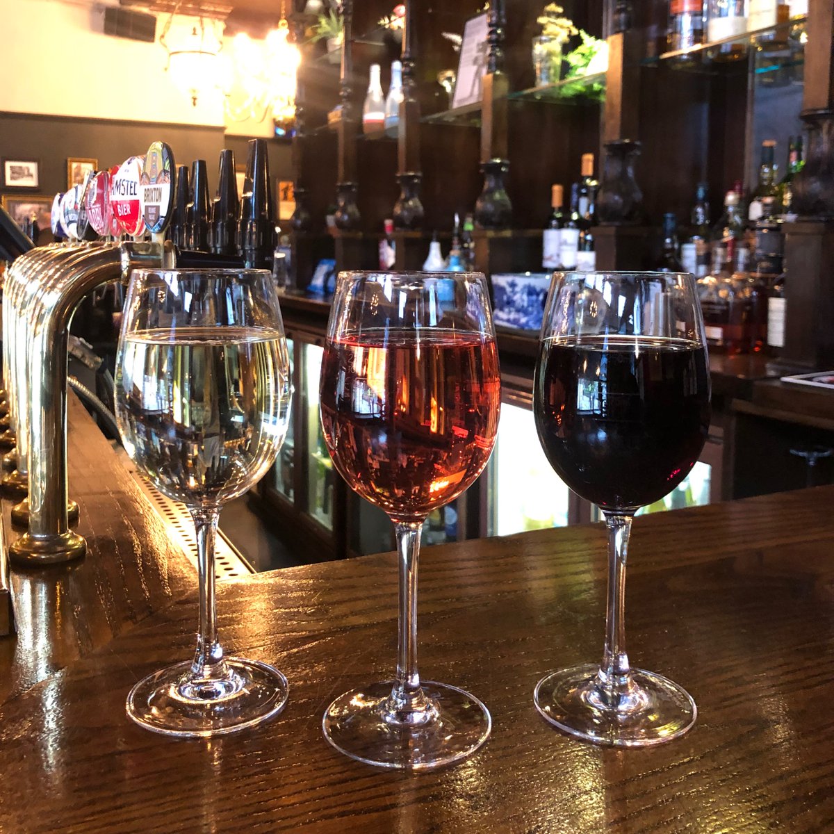 "Sipping on sunshine and lots of wine."
Choose your large only @walrusandcarpenter
#wine#pub#chilledwine#brightday#afterwork#cityoflondon