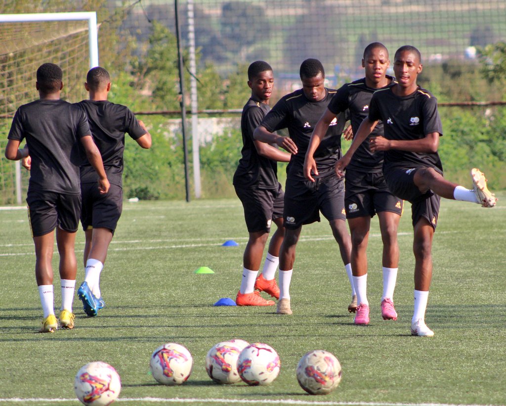 Amajimbos training session this afternoon at the SAFA Technical Centre, as they continue to prepare for their international friendly matches against 🇨🇴 Claims that SAFA failed to pay for the flights & the team was stranded at the airport are not true!!!