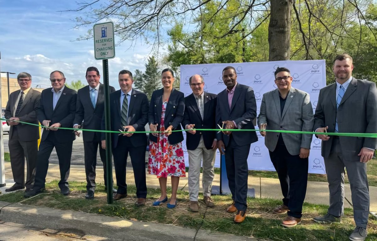 Yesterday, I was thrilled to join @PepcoConnect, my colleagues, & @MC_Council_Katz for the ribbon-cutting to unveil Rockville's new EV charging stations at City Hall! This is an exciting step toward equitable access to EV charging. Learn more at engagerockville.com/evplan.
