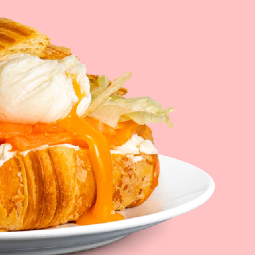 это не просто круассан
ЭТО КРУАССАН С ЛОСОСЕМ И ЯЙЦОМ ПАШОТ