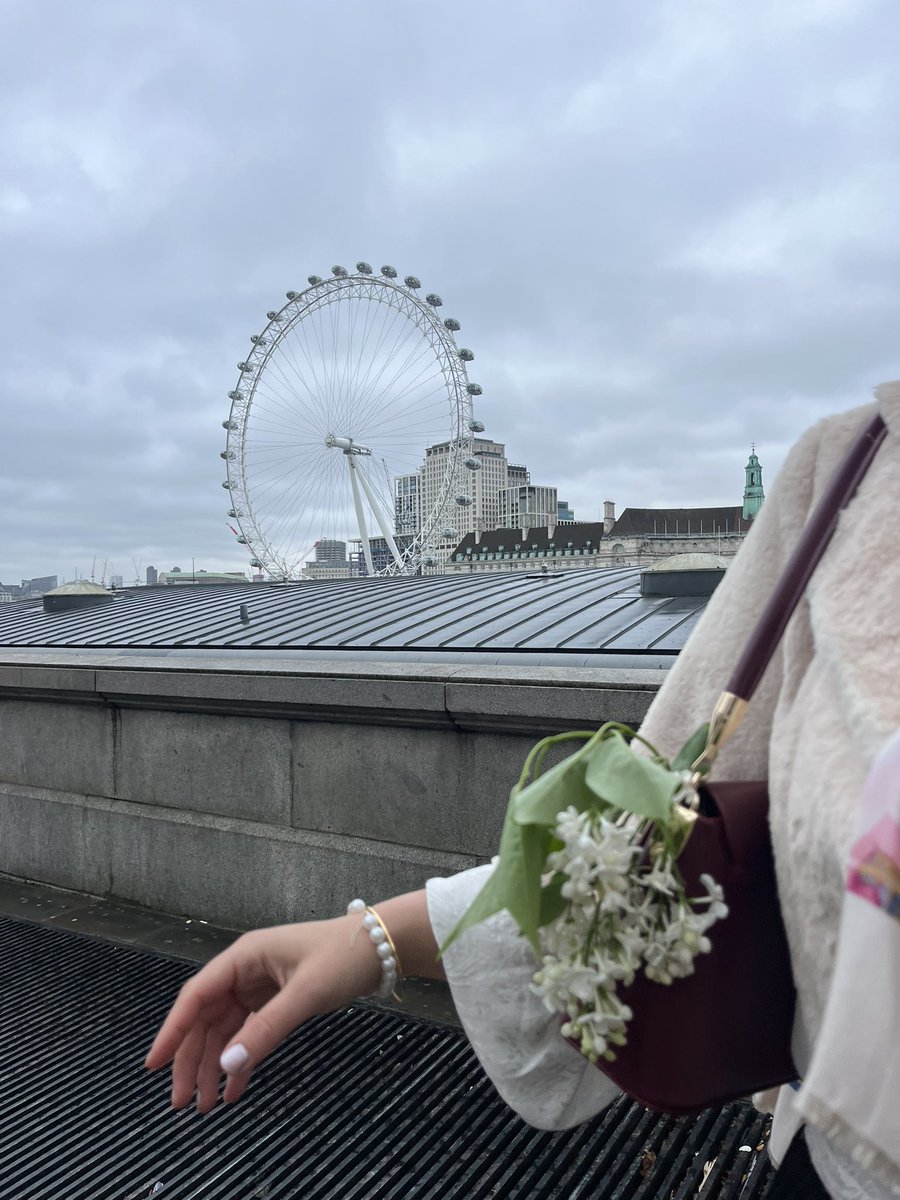Busranurtutuk's tweet photo. It is all about circularity, lilacs, museum dates, gardens, and picnics. https://t.co/uBgYZWPWy7