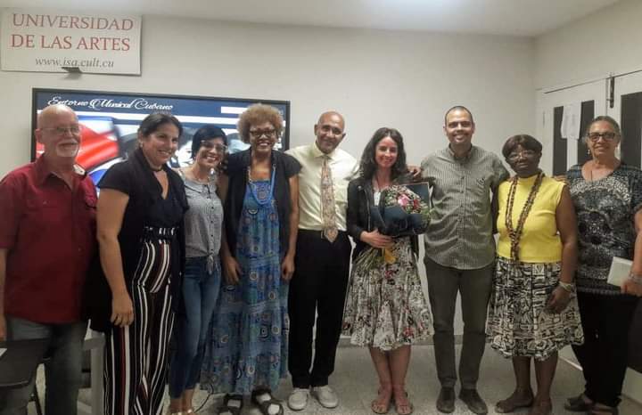 Se genera acción de internacionalización conjunta entre la carrera de Educación Artística de la Universidad de Holguín y la Universidad de Alicante donde se presentan resultados investigativos comunes en diferentes centros de Educación Superior en la Capital Cubana #SomosUHo