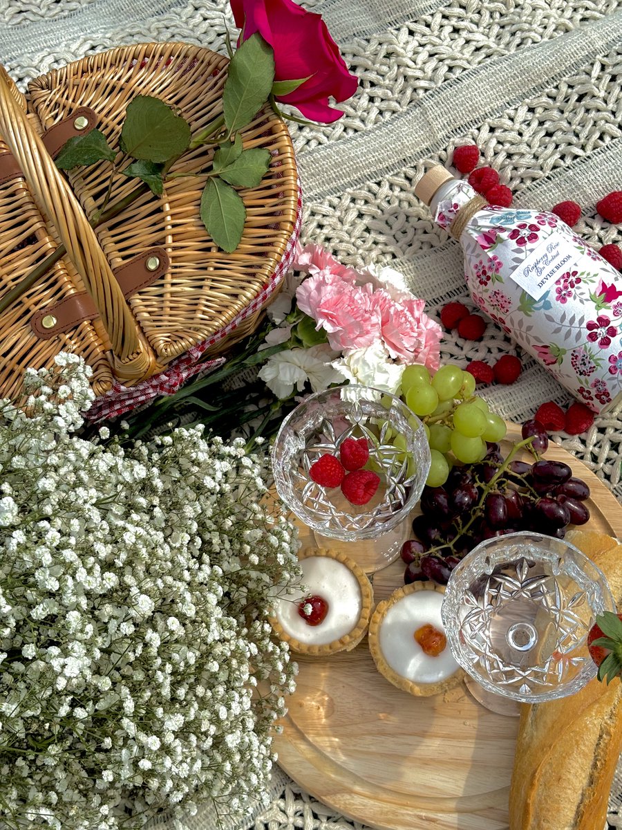 DeviseDrinks's tweet photo. Can you guess which flavour this is from the fruits?🫦🩷
Our Raspberry &amp; Rose gin cocktail🌺✨
Perfect for a Springtime gathering, the Raspberry &amp; Rose gin will bring you essence of fragrant rose alongside the sweet-tart flavouring of berries💫
https://t.co/vdgeQTVlg1 https://t.co/2gBWdc5NkK