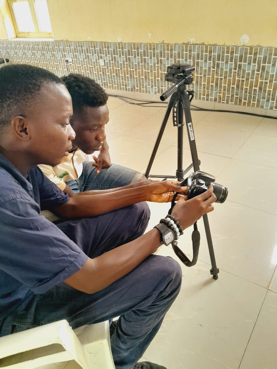 primemaven_'s tweet photo. When we  @techntrenchees started our first digital literacy training for the underserved at Dopemu, Lagos. We had no sustainability program, and also faced with limited resources and volunteers.

But because of the passion we had, we continued further. At some point we had to teach them tech in our local dialect (Yoruba). 

Our experience was quite dramatic because of their background, but we were happy we did the little we could.

Amongst the beneficiaries, we have a fresher in Lasu presently studying Computer science.

The best is yet to come....
Every Child deserves an opportunity!

#TECH4ALL #TechIntheSlum #TNTCA #SDGs2030