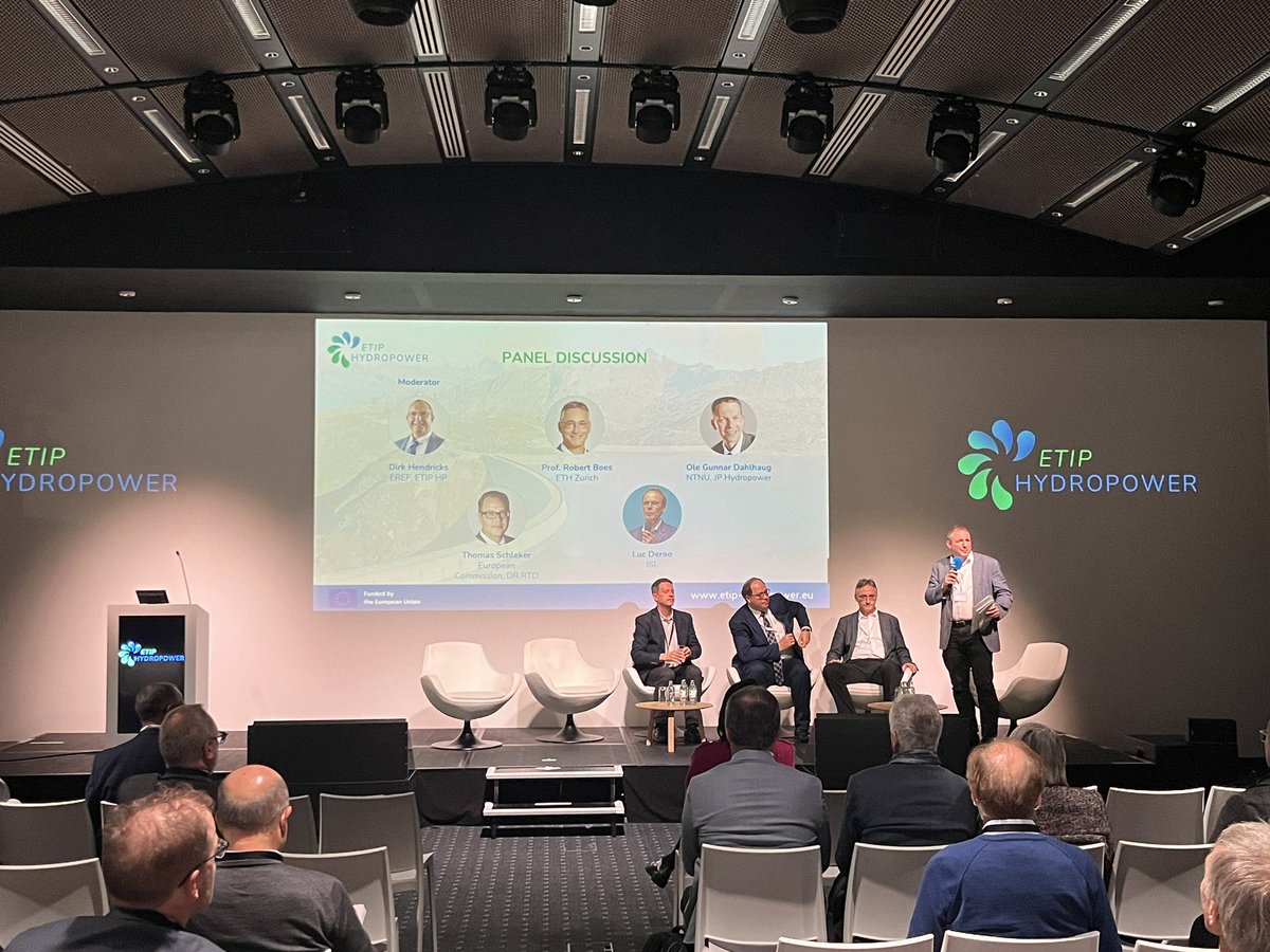 Closing Session 3 with a panel discussion moderated by Dirk Hendricks by @EREFEU Thomas Schleker from @EU_Commission, Prof. Robert Boes and Ole Gunnar Dahlhaung are discussing on the R&I needed to favour hybridisation ⚡️💦 #HPD #HPD24 #hydropower