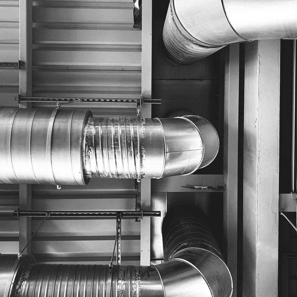 junctionmcr's tweet photo. Building Junction.

Working with @upnortharch, we've developed a new concept that honours the history of our central location.

Junction's interior hints back to @mcr_central's days of rail travel with architectural pipework taking subtle cues from interconnected railway tracks. https://t.co/kYOF5mJKHx